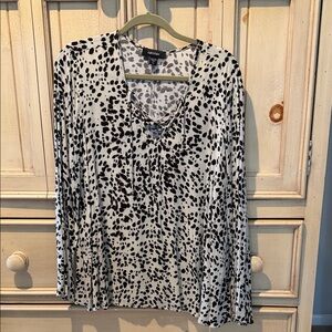 Karen Kane Black and White Patterned Long Sleeve Top